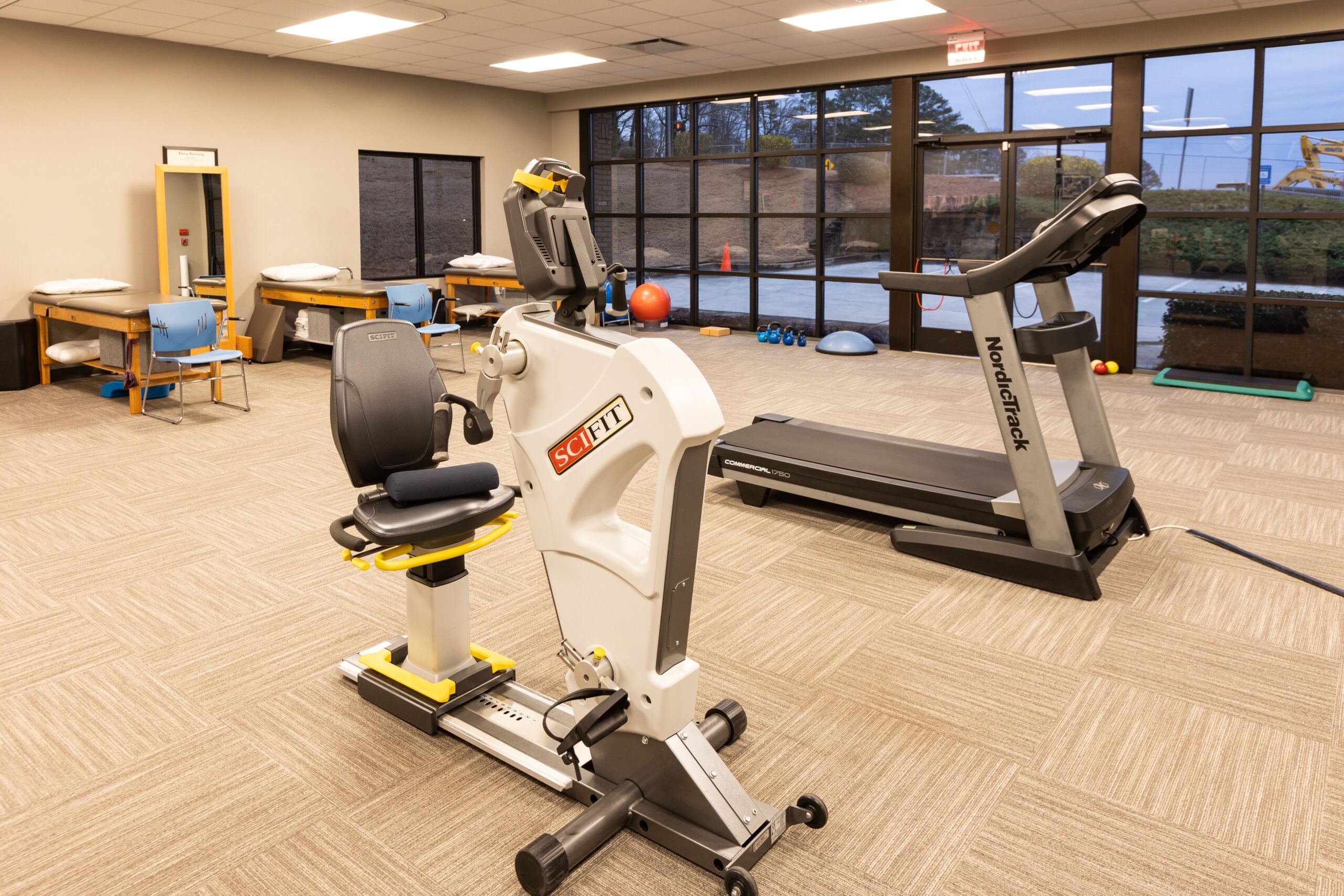 Peachtree Spine Decatur physical therapy room