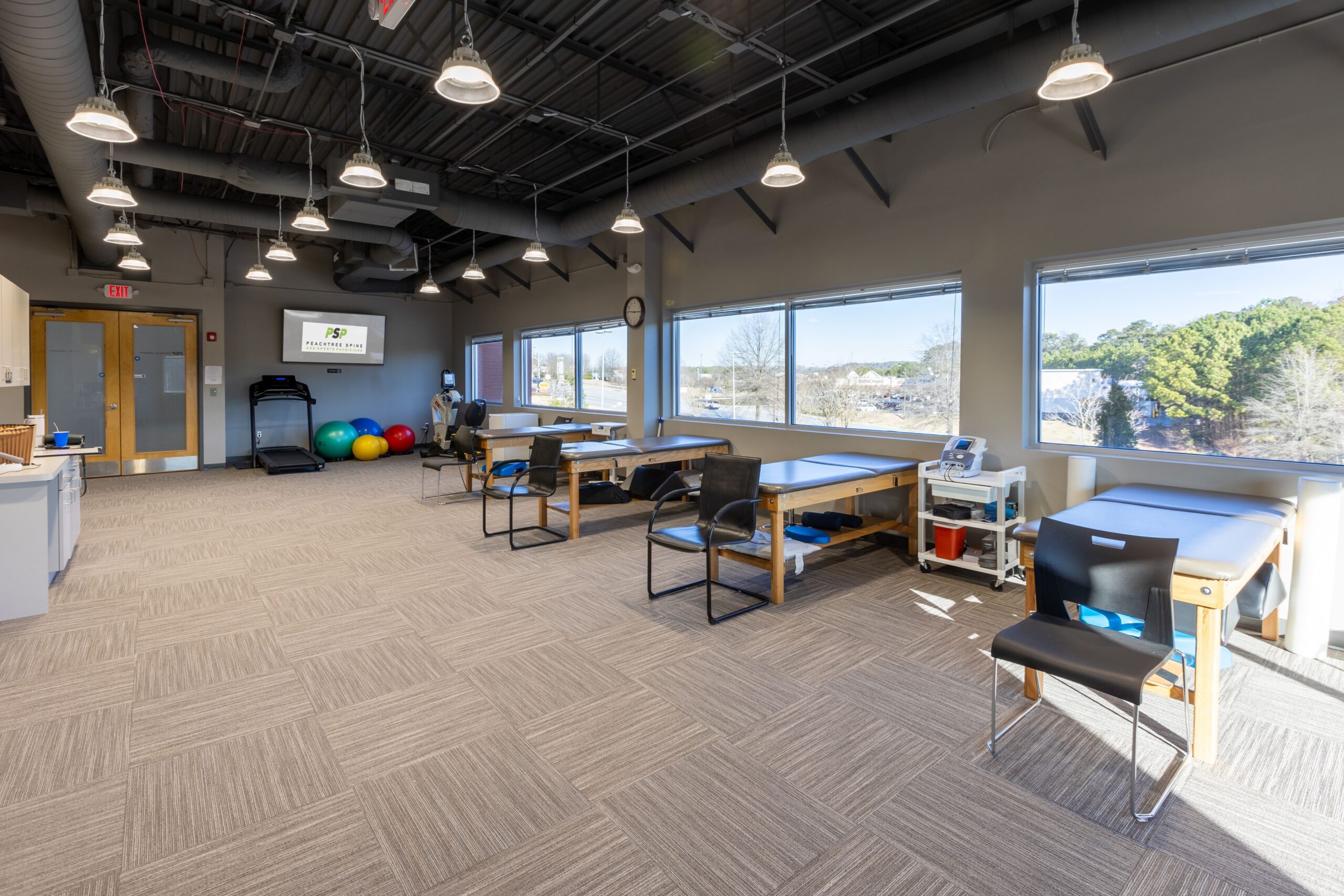 Peachtree Spine Stonecrest physical therapy room